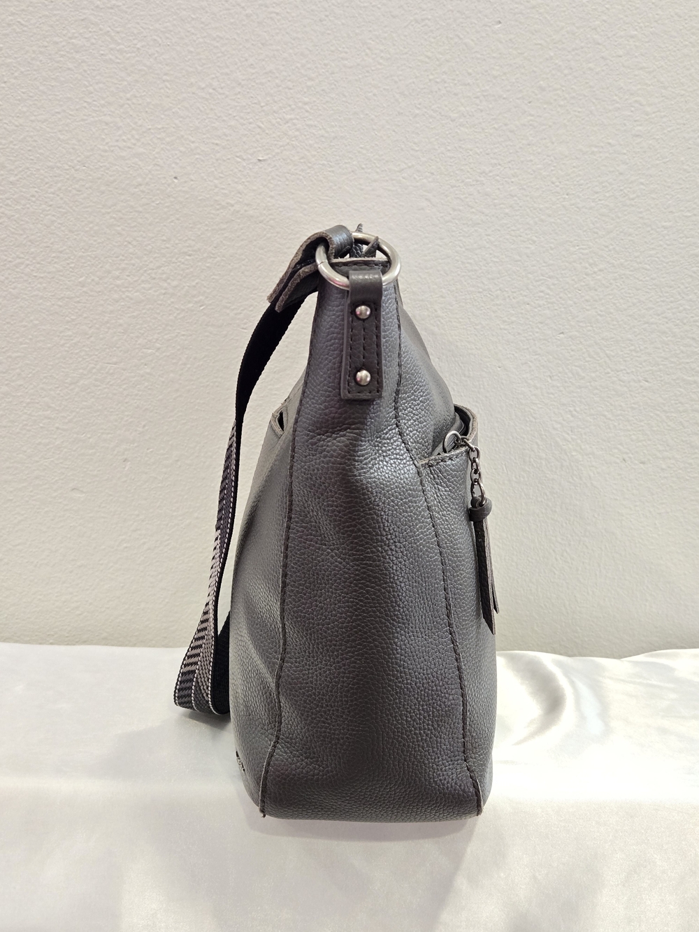 The Sak Lucia Gray Pebbled Leather Satchel with Woven Strap EUC - Picture 3 of 16